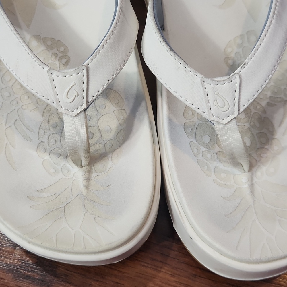 Olukai White Womens Flip Flop Sandals - Picture 2 of 5
